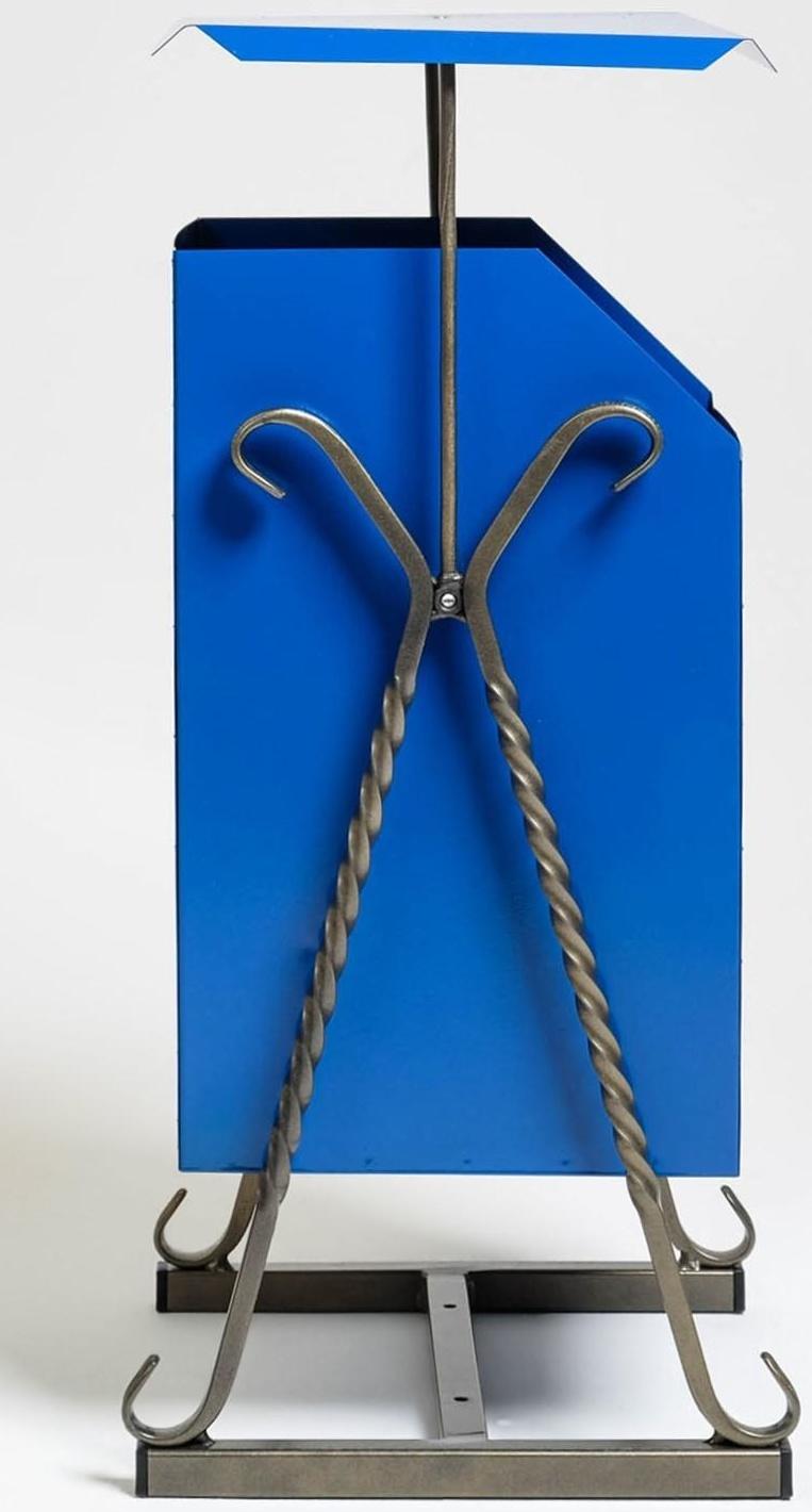 Урна квадратная на гнутых ножках с крышей, 22 л синяя, художественная ковка