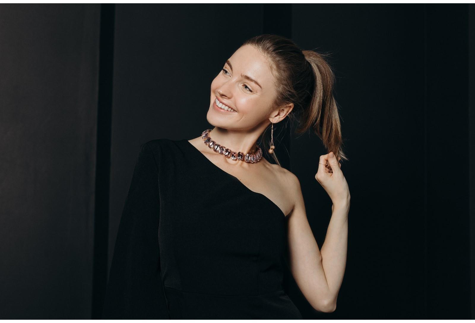 Серьги висячие со стразами 