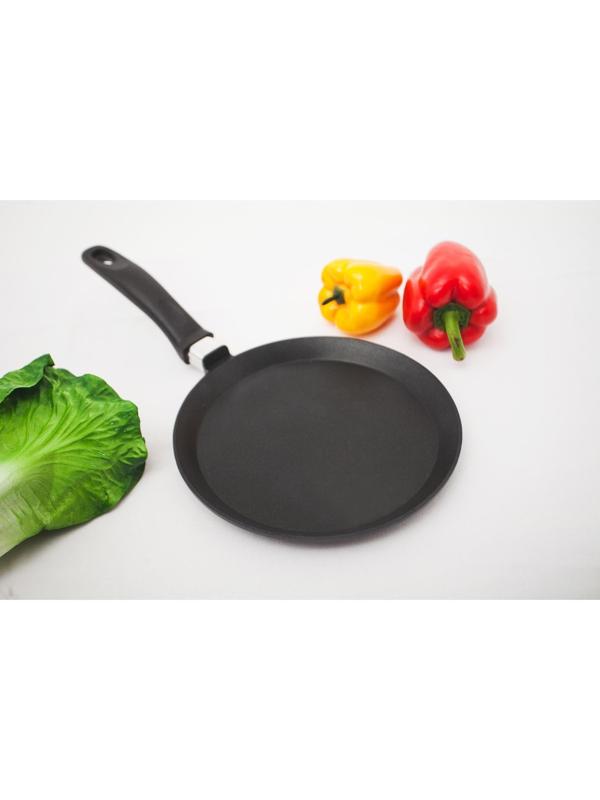 Сковорода блинная Доляна, d=22 см, антипригарное покрытие, пластиковая ручка, цвет чёрный