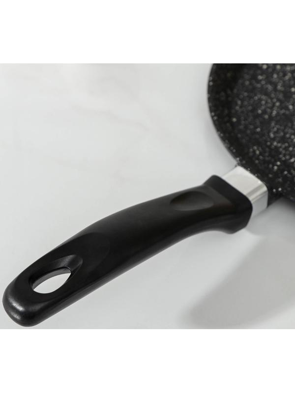 Сковорода блинная Доляна, d=22 см, антипригарное покрытие, пластиковая ручка, цвет чёрный