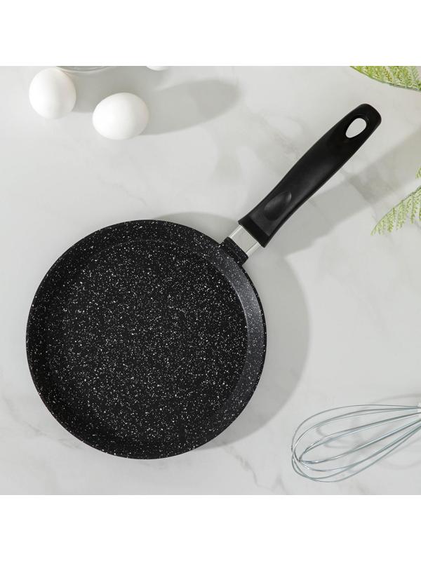 Сковорода блинная Доляна, d=22 см, антипригарное покрытие, пластиковая ручка, цвет чёрный