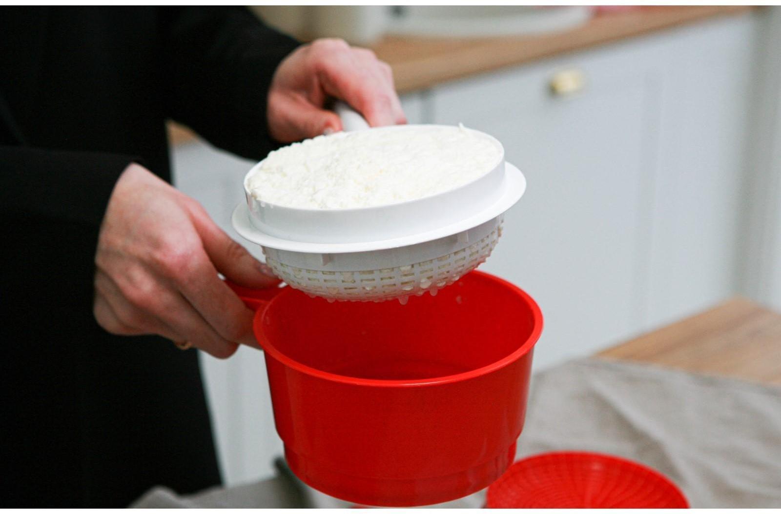 Сыродельница «Мини», d=12 см, внешний d=14 см, цвет красный