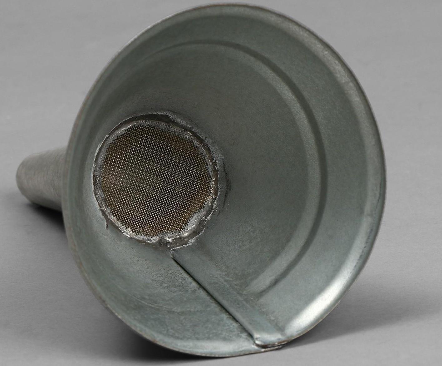 Воронка, d = 9.5 см, для бензоинструмента и триммеров, малая, металл