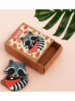 Значок в коробочке «Енот» 5 х 4 см