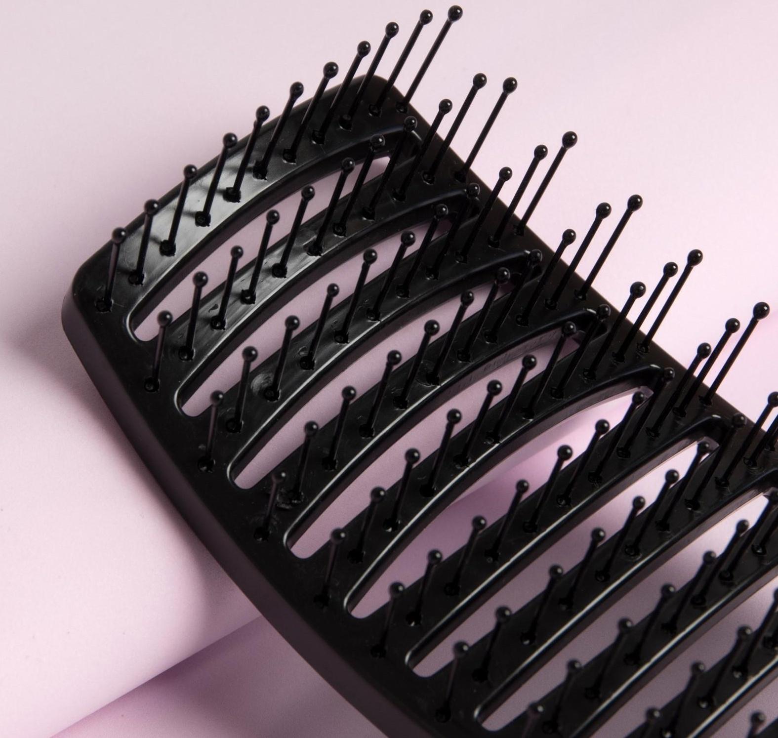 Расчёска массажная, вентилируемая, 23 × 7,5 см, цвет чёрный