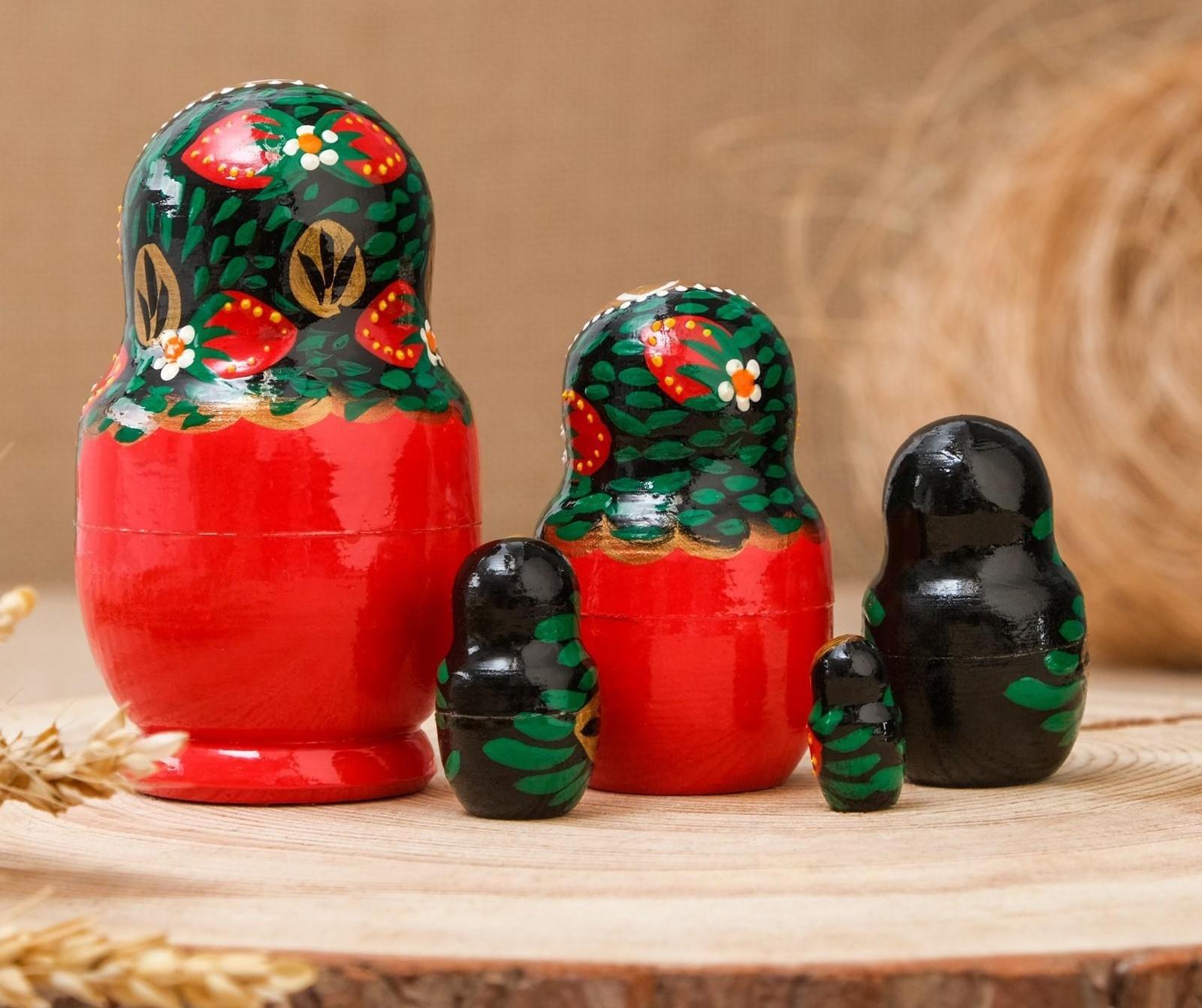 Матрёшка «Хохлома», чёрный платок, красное платье, 5 кукольная, 10 см