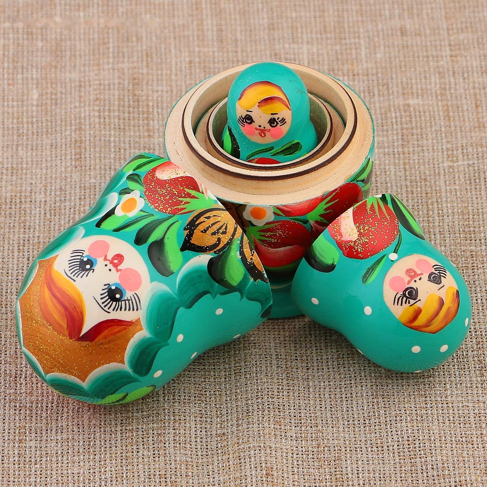 Матрёшка «Земляничка», голубое платье, 3 кукольная, 10 см