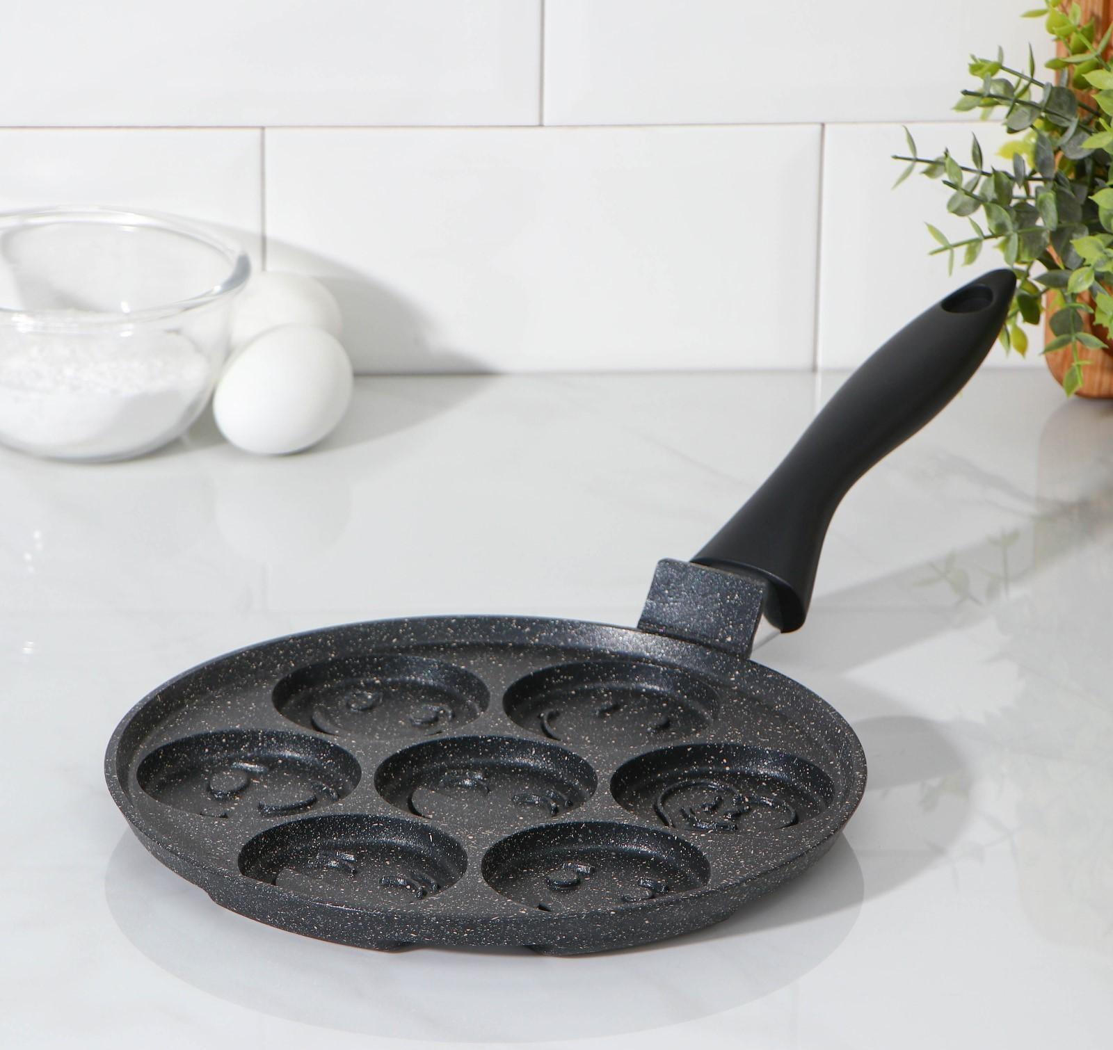 Сковорода «Оладница», d=23 см, пластиковая ручка, антипригарное покрытие, цвет чёрный