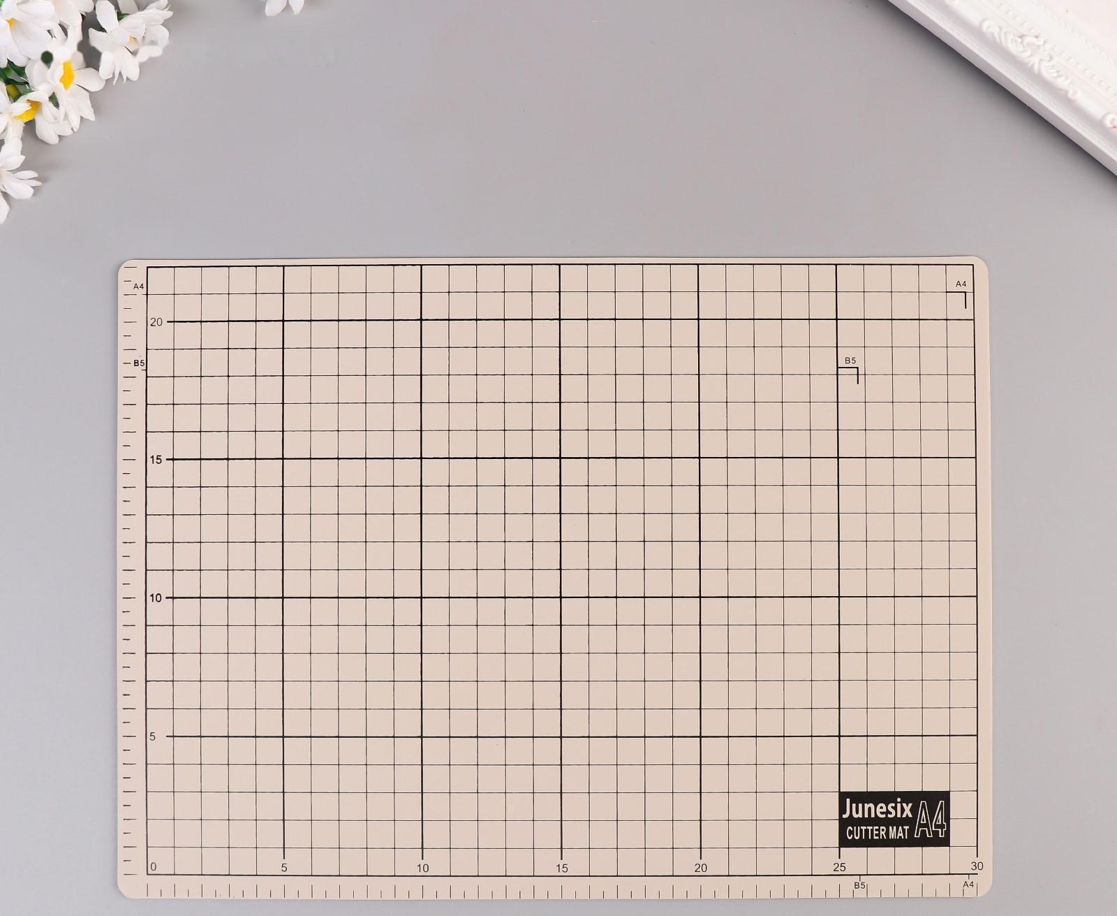 Резиновый мат двухсторонний для творчества А4 белый с чёрным 22х30х0,3 см