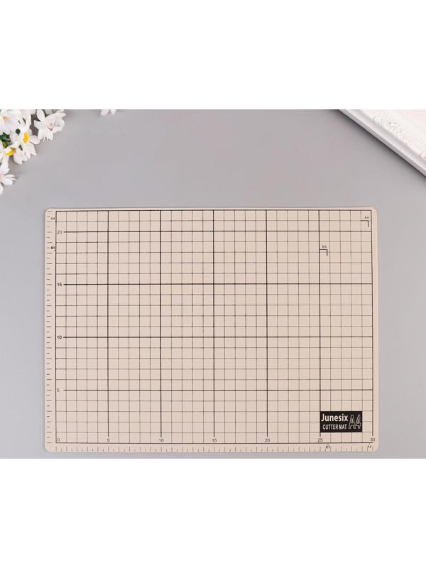 Резиновый мат двухсторонний для творчества А4 белый с чёрным 22х30х0,3 см