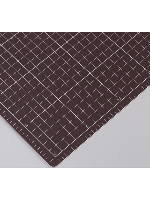 Резиновый мат двухсторонний для творчества А4 белый с чёрным 22х30х0,3 см