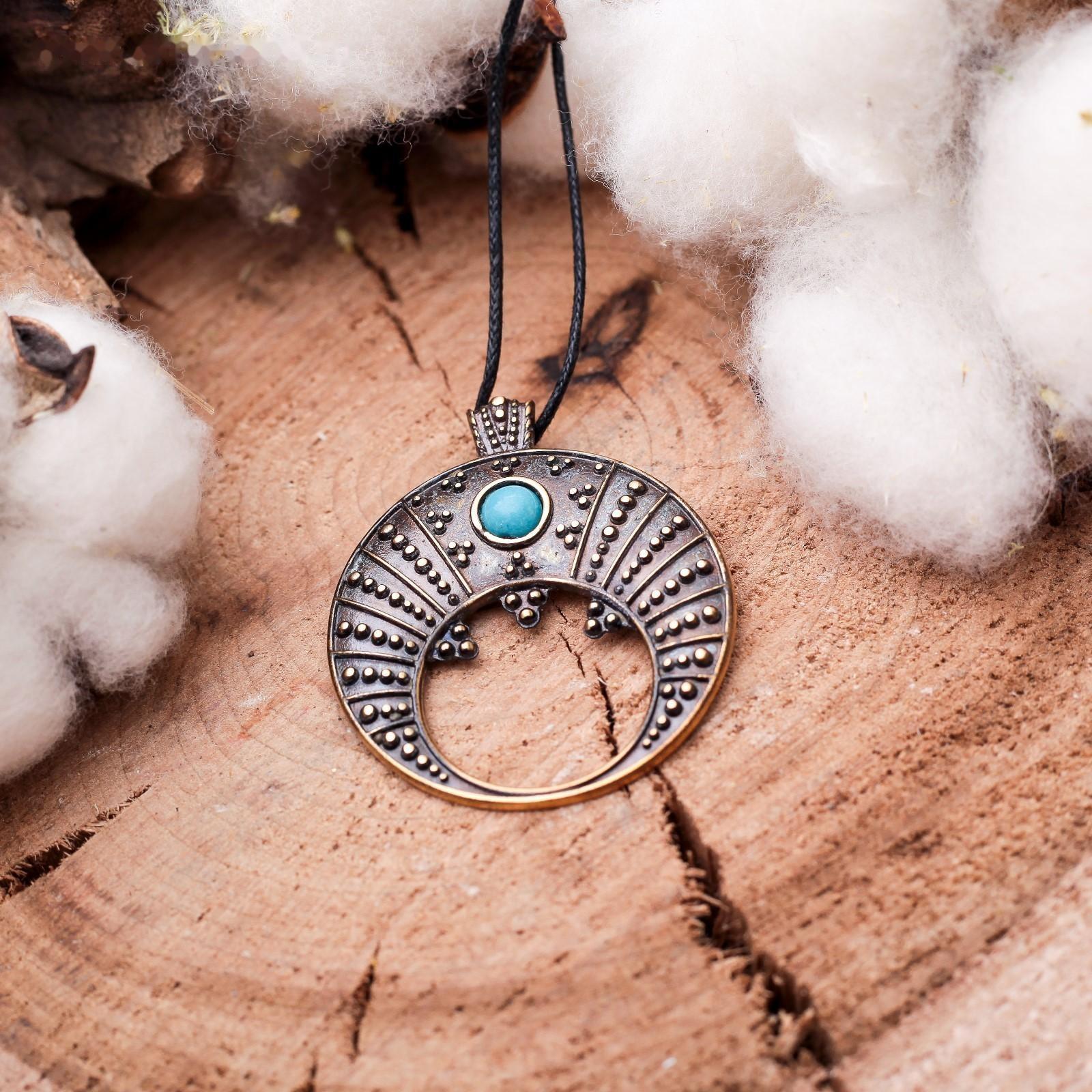 Символ предков из ювелирной бронзы 