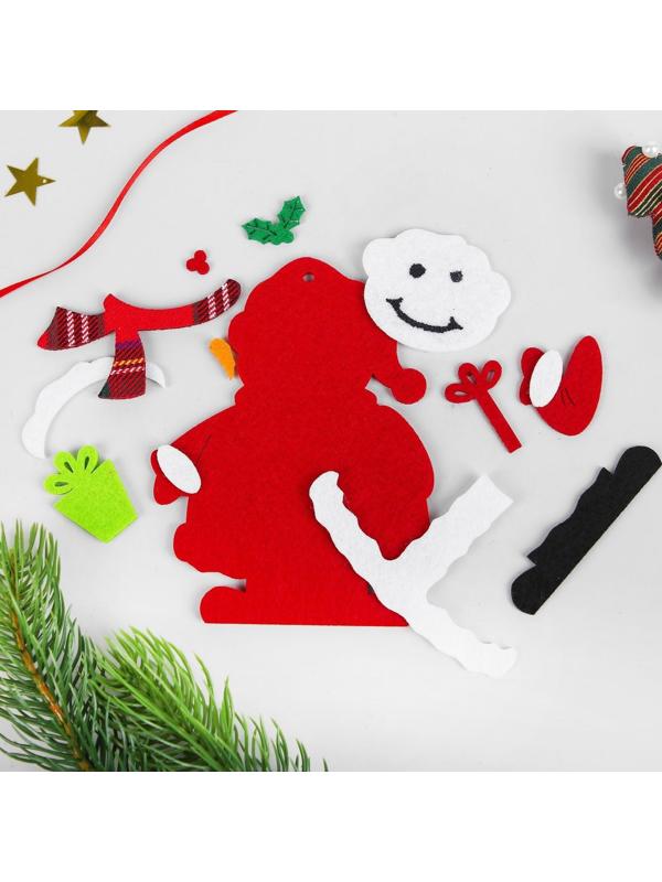 Набор для творчества - создай ёлочное украшение из фетра «Снеговик с подарком»