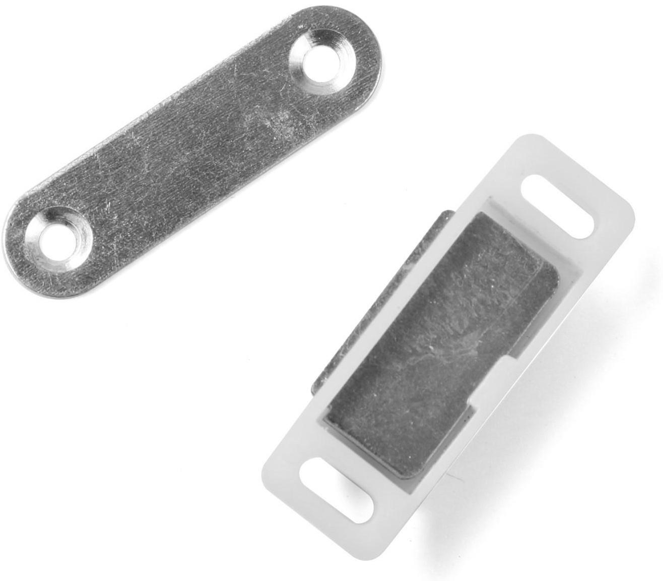 Магнит мебельный M001W, 41х13 маленький, белый