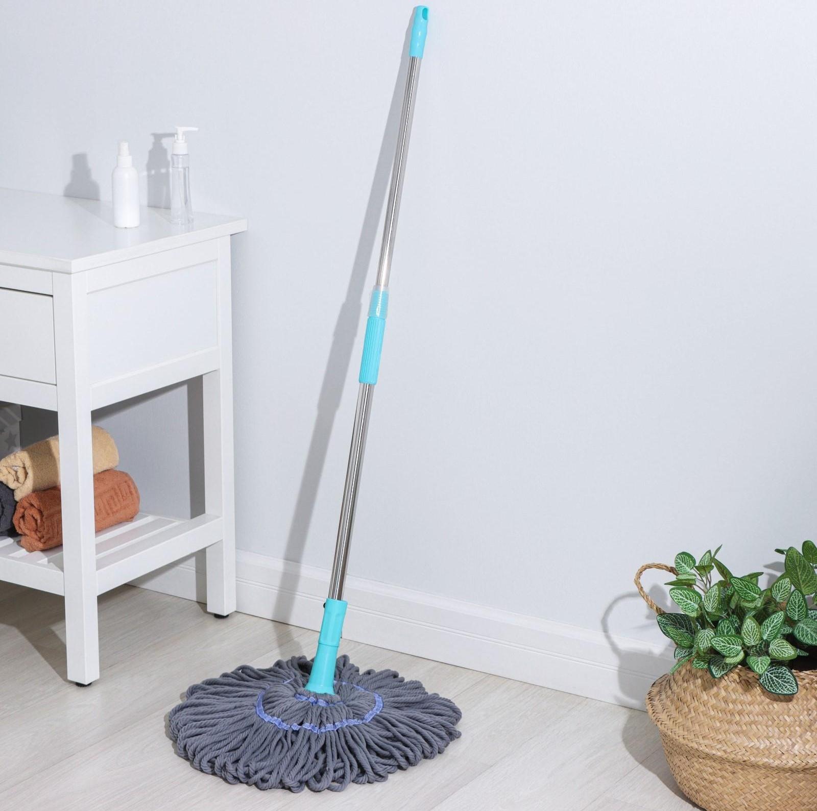 Швабра с отжимом Доляна, насадка из микрофибры, телескопическая окрашенная ручка 120 см, цвет МИКС