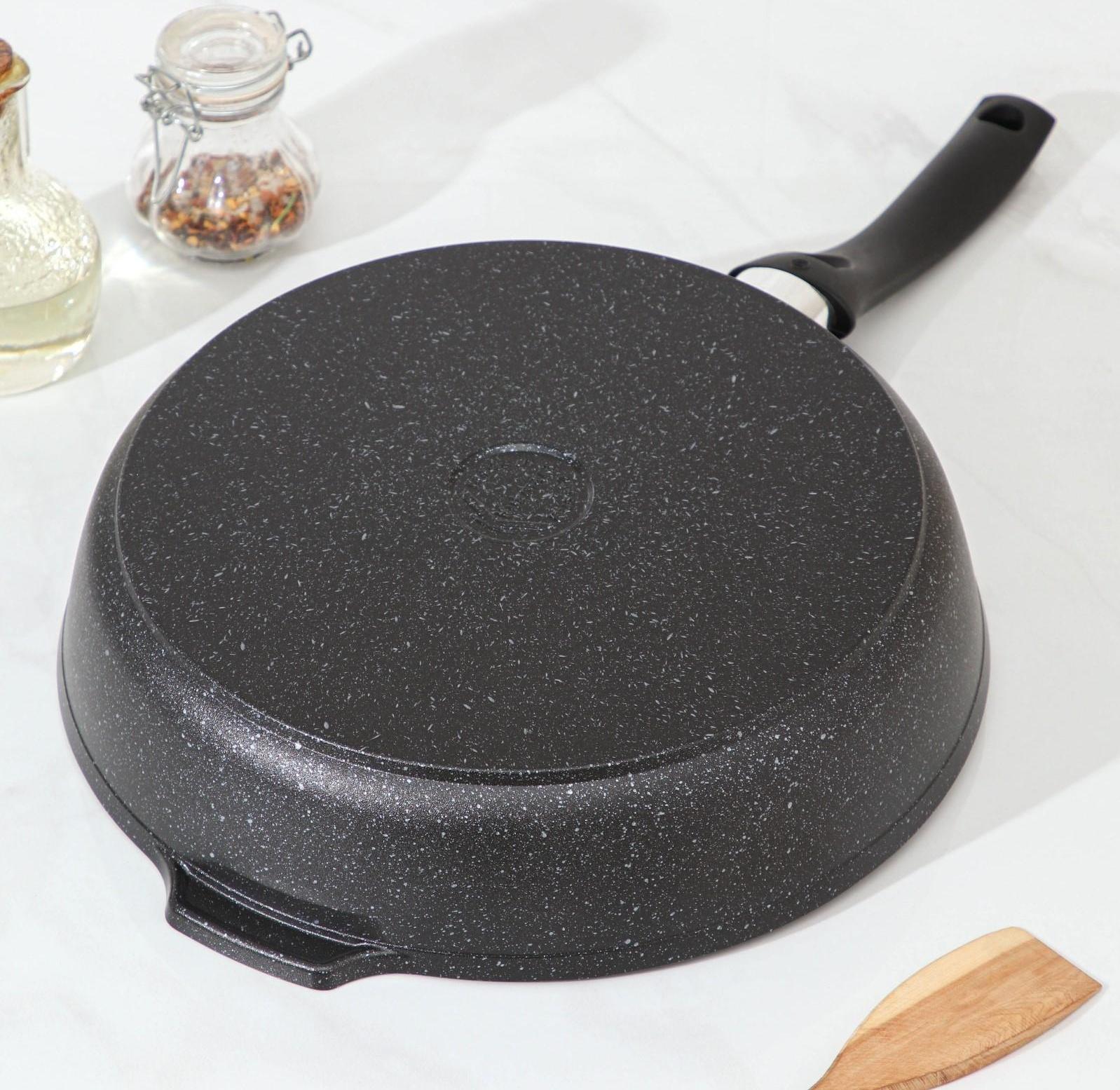 Сковорода, d=28 см, пластиковая ручка, антипригарное покрытие, цвет тёмный мрамор