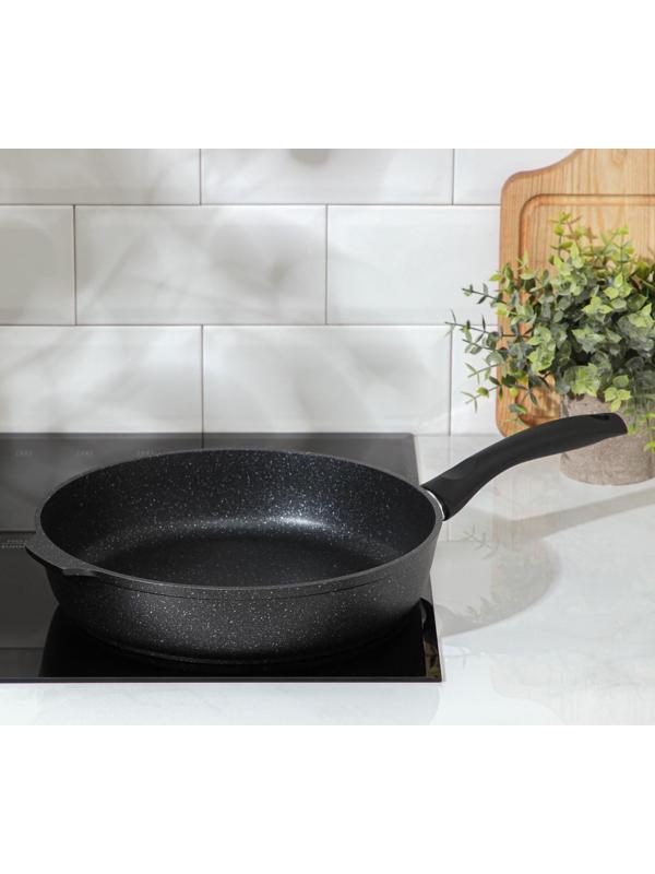 Сковорода, d=28 см, пластиковая ручка, антипригарное покрытие, цвет тёмный мрамор