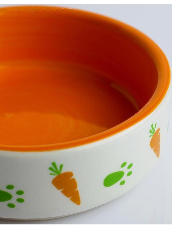 Миска керамическая для грызунов двухцветная с морковками, 100 мл, 8,8х8,8х3 см, оранжево-белая