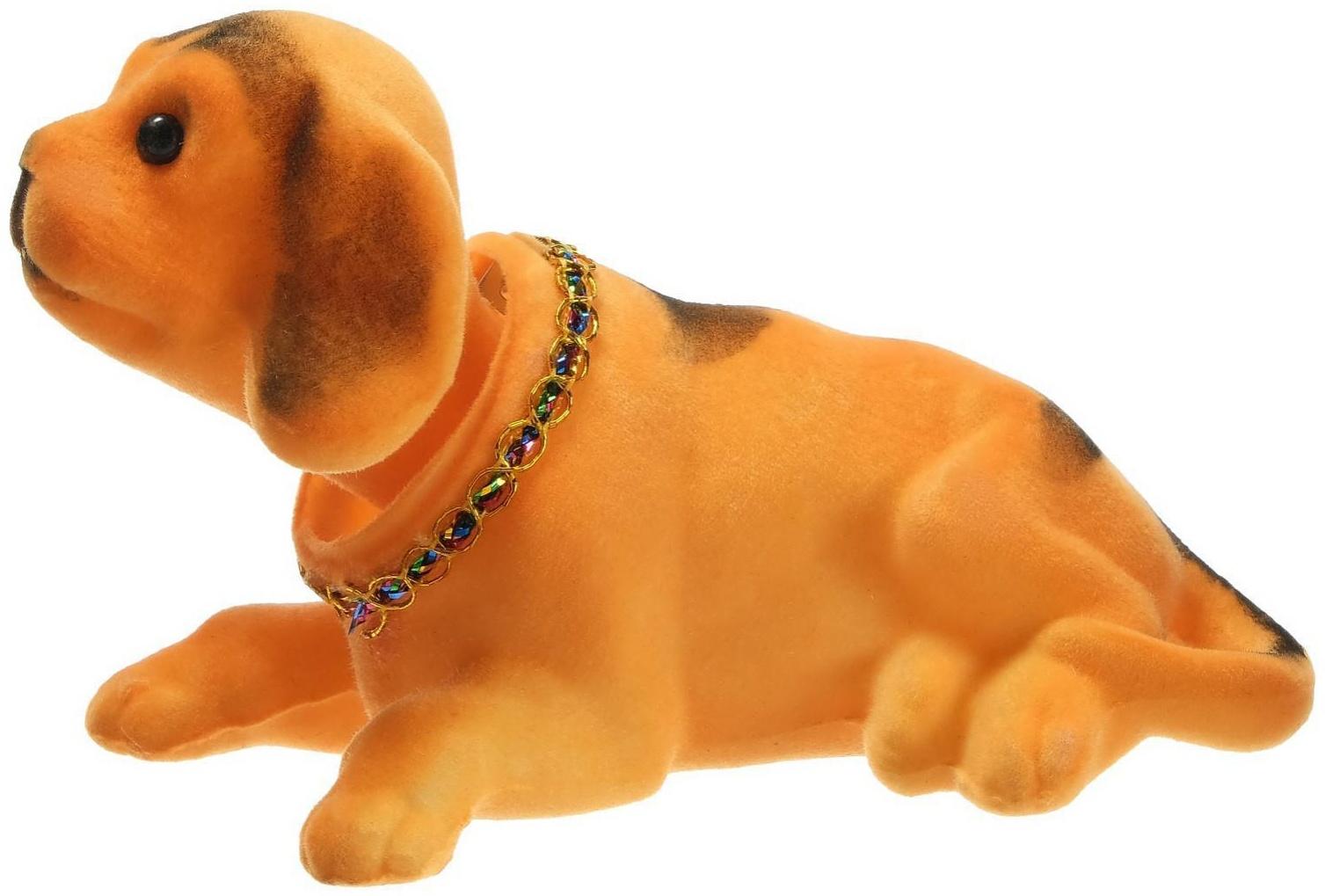 Собака на панель авто, качающая головой, большая, рыжий окрас