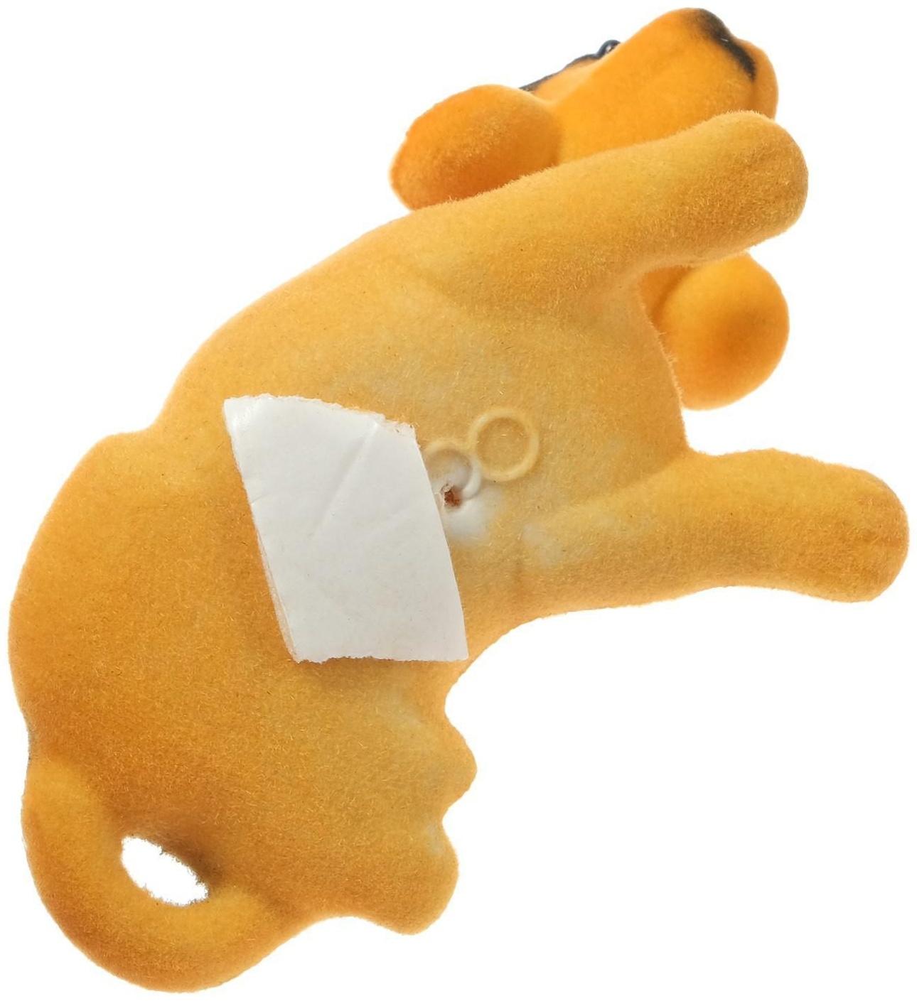 Собака на панель авто, качающая головой, большая, рыжий окрас