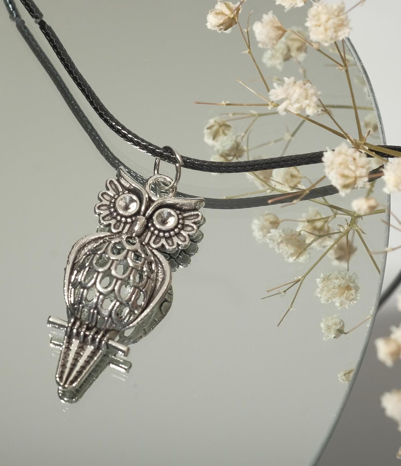 Кулон на шнурке 