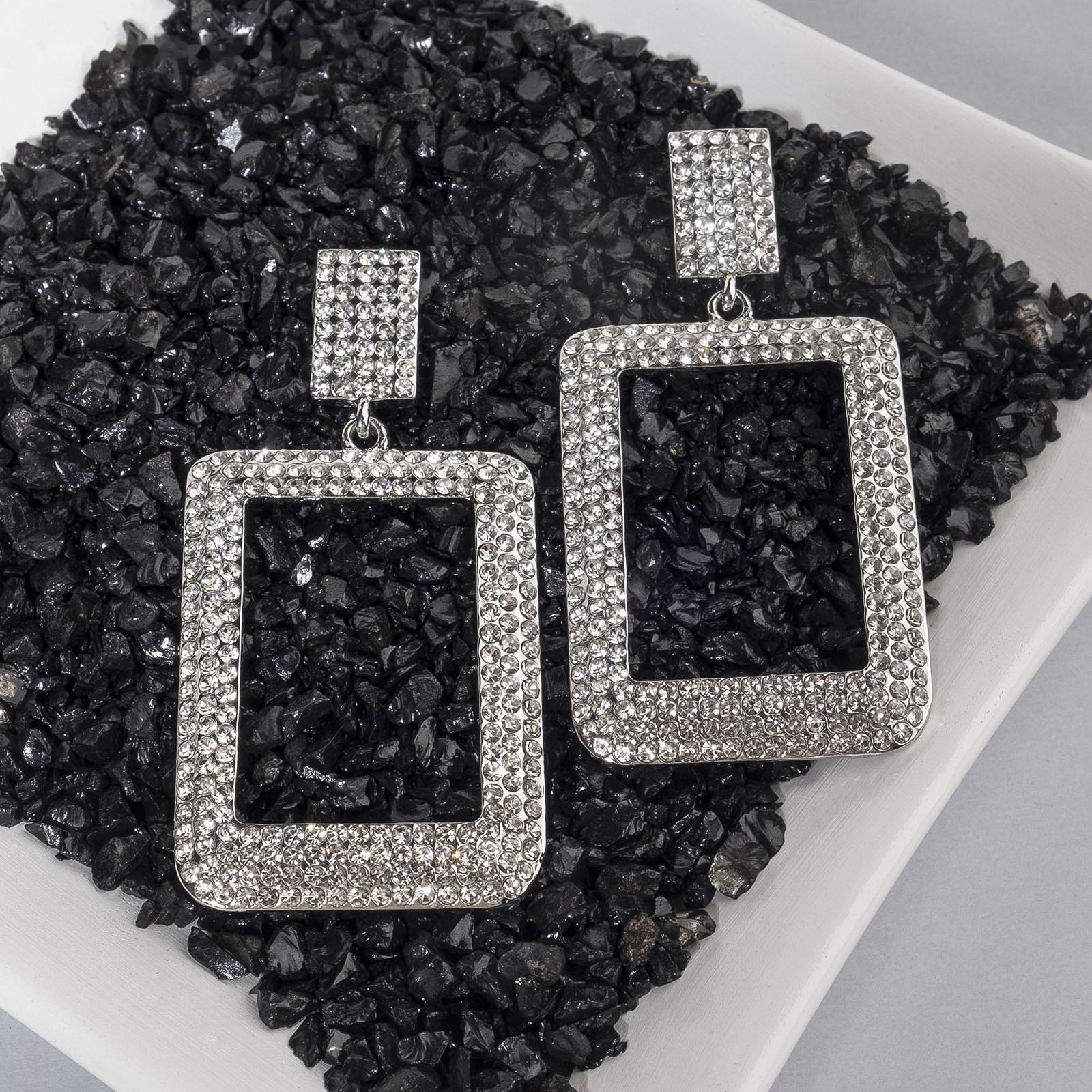 Серьги висячие со стразами 