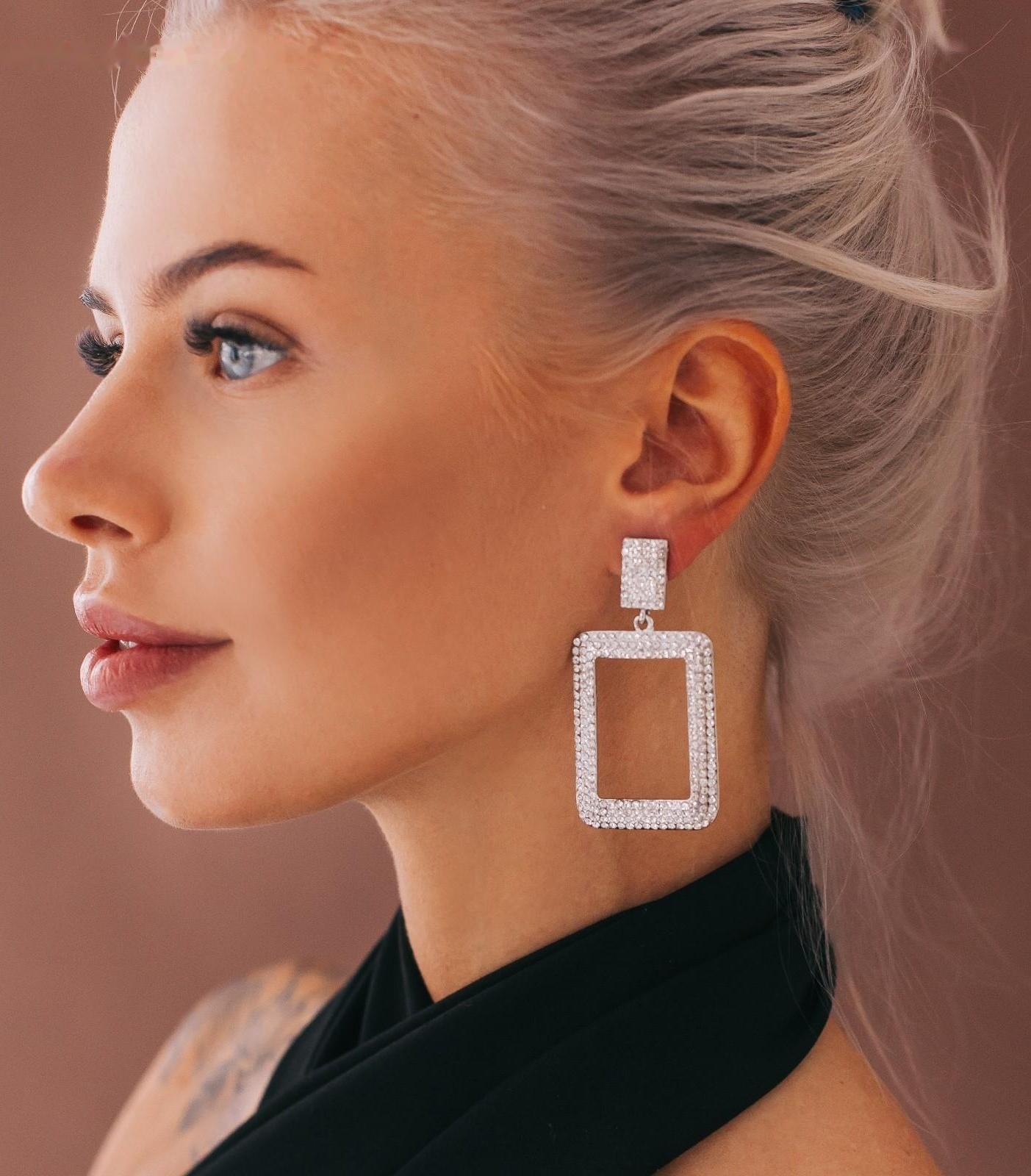 Серьги висячие со стразами 