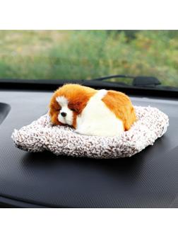 Игрушка на панель авто, собака на подушке, бело-рыжий окрас