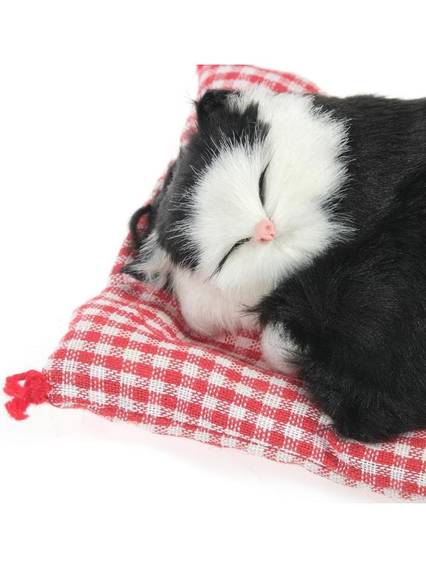 Игрушка на панель авто, кошка на подушке, черно-белый окрас