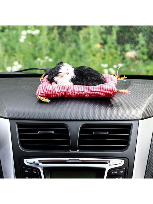Игрушка на панель авто, кошка на подушке, черно-белый окрас