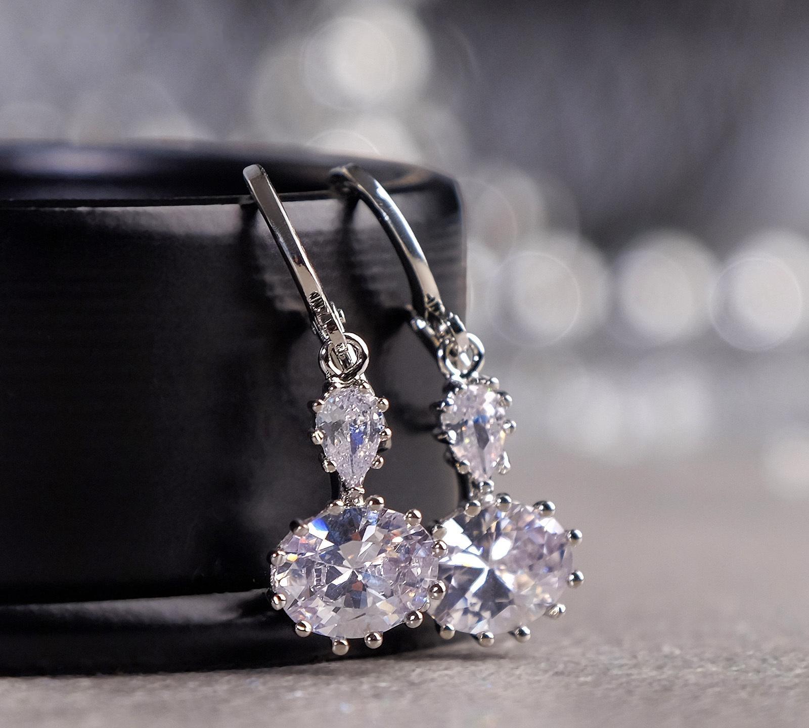 Серьги со стразами 