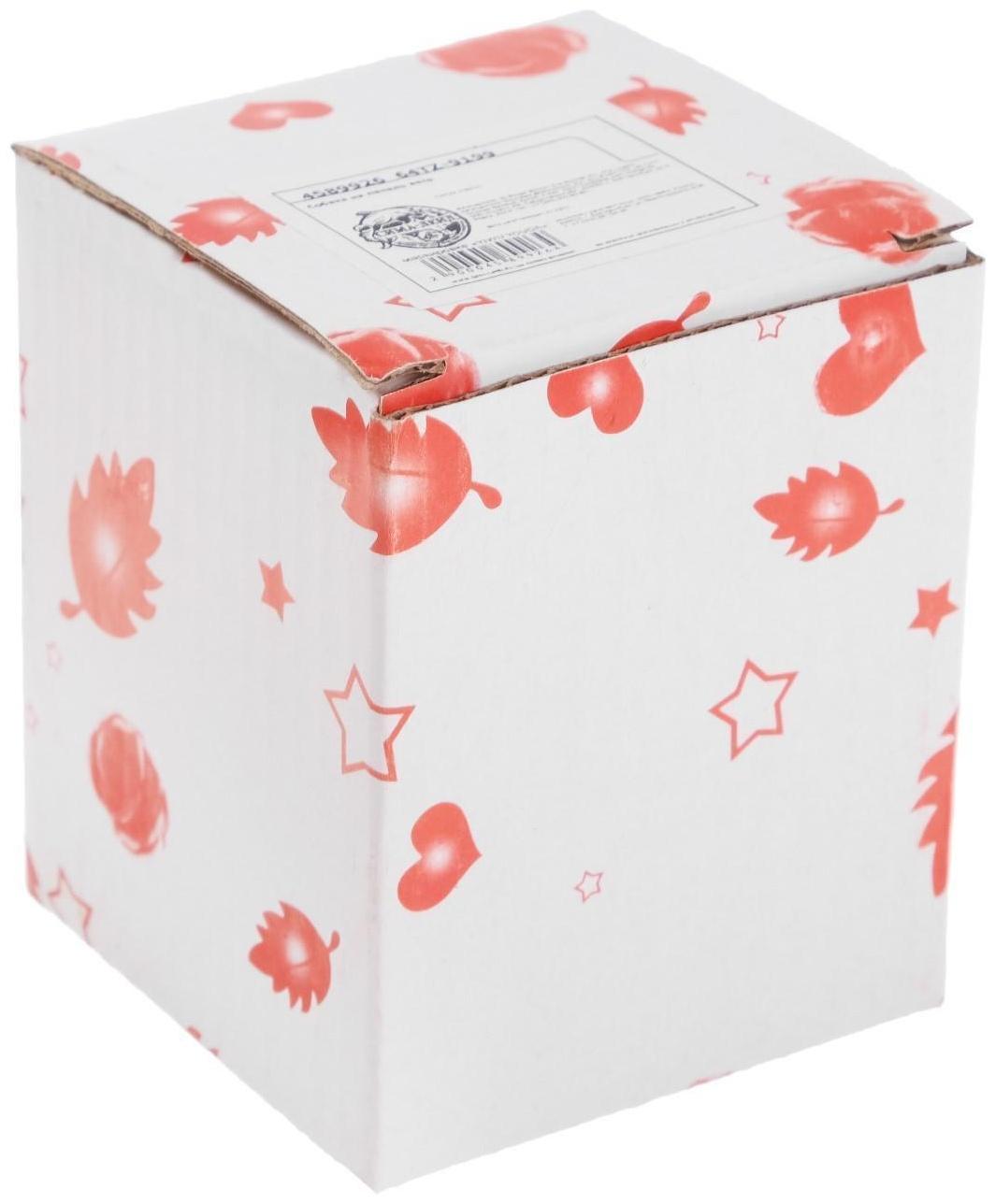 Собака на панель авто, качающая головой, далматин