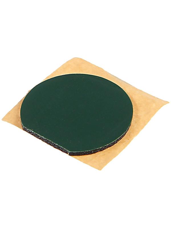 Собака на панель авто, качающая головой, ирландский терьер