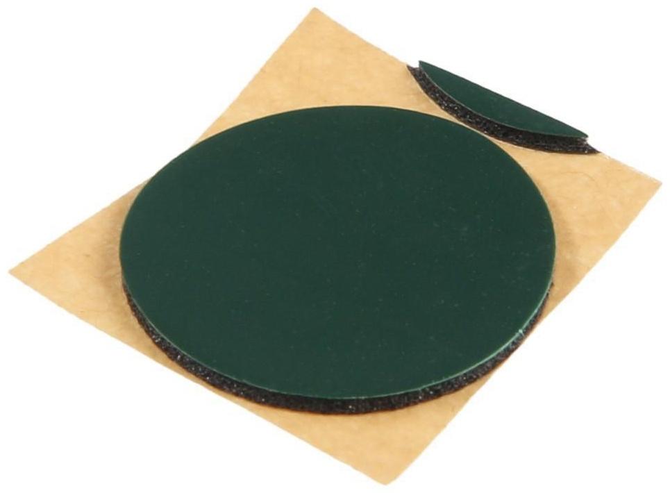 Собака на панель авто, качающая головой, ирландский терьер