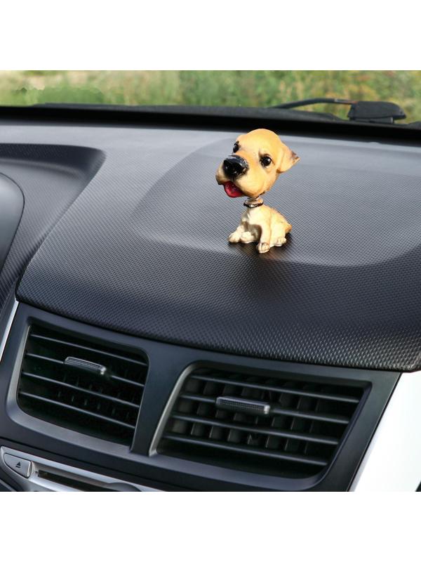 Собака на панель авто, качающая головой, уэльский терьер