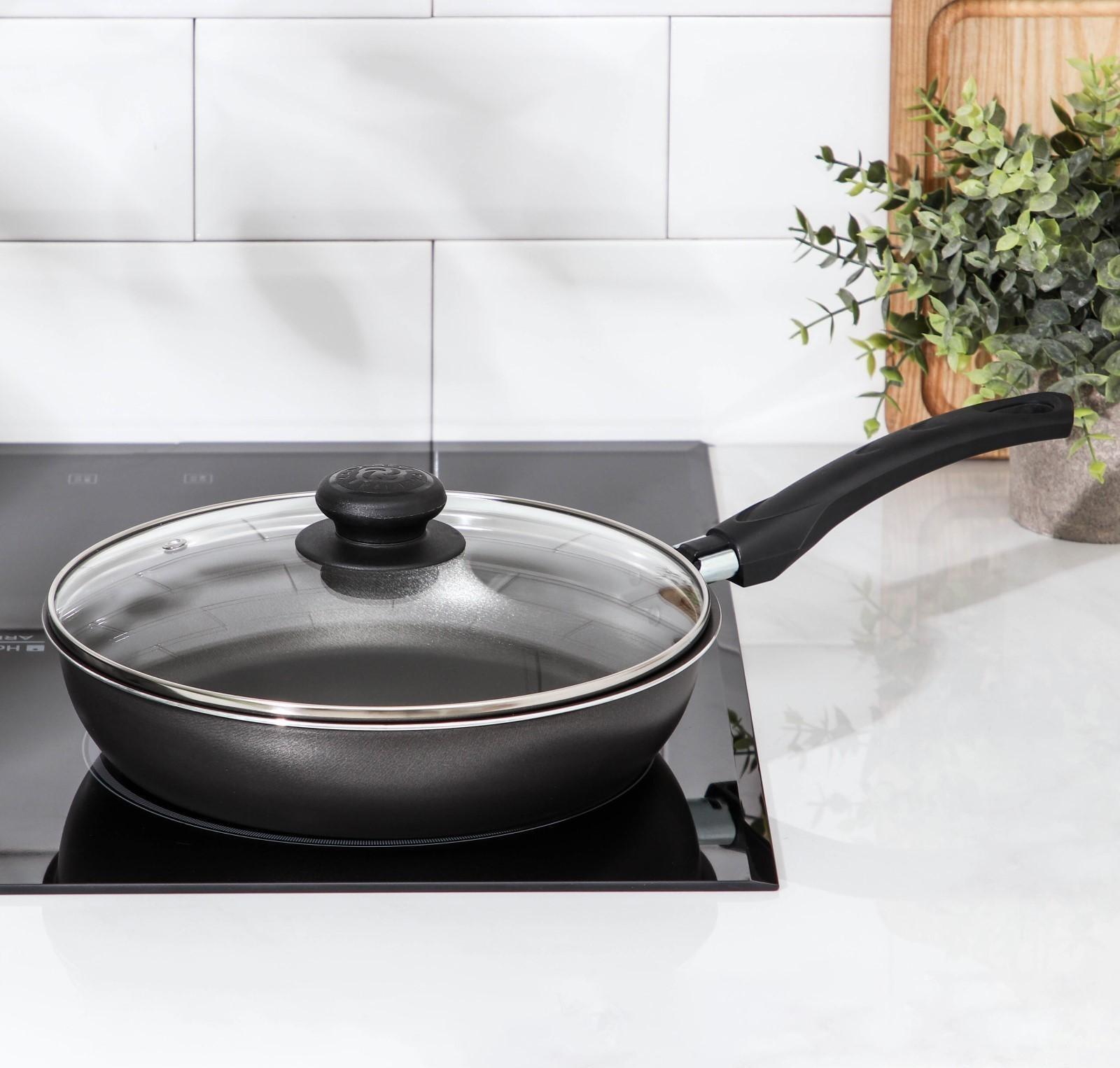 Сковорода «Классика атлас», d=24 см, пластиковая ручка, стеклянная крышка, антипригарное покрытие, цвет чёрный