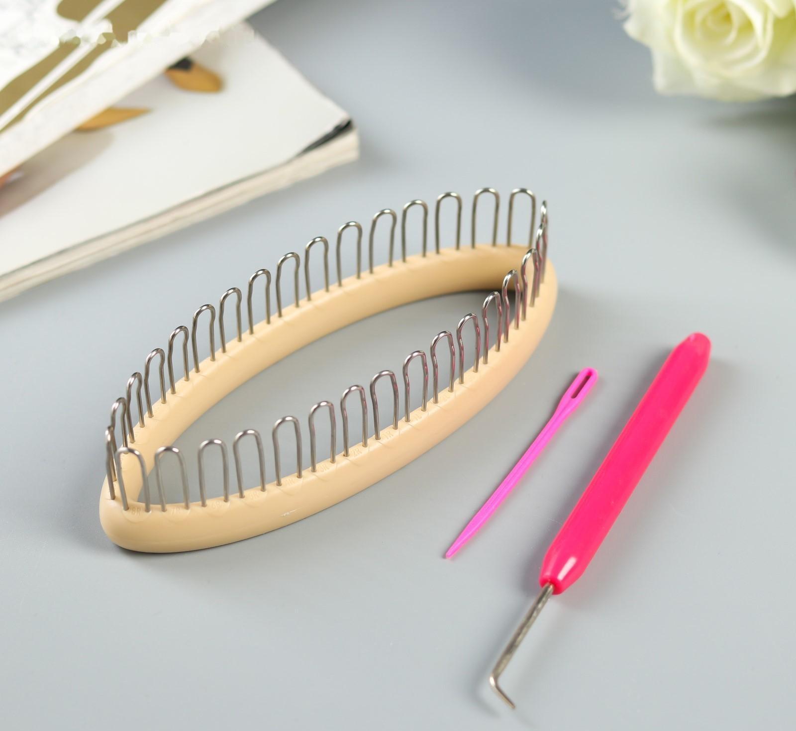 Набор устройств для вязания носков 13,8х5,5х3,2 см (подставка 1,5 см) + игла и крючок