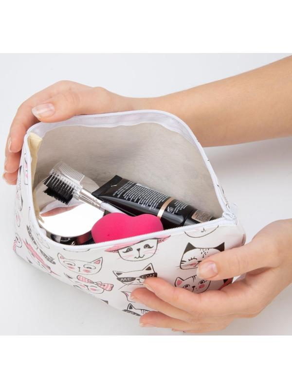 Косметичка на молнии, цвет белый