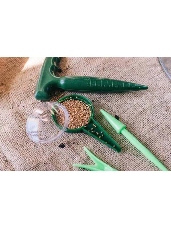 Набор, 4 предмета: конус - 2 шт., сеялка, пикировщик, пластик