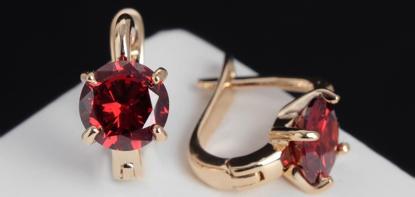 Серьги со стразами 