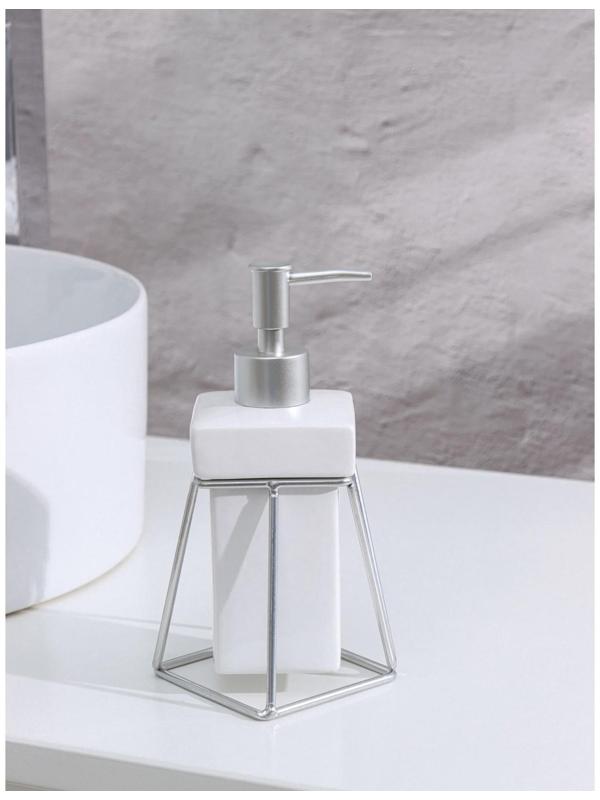 Дозатор для жидкого мыла на подставке SAVANNA «Геометрика», 250 мл, цвет серебристый