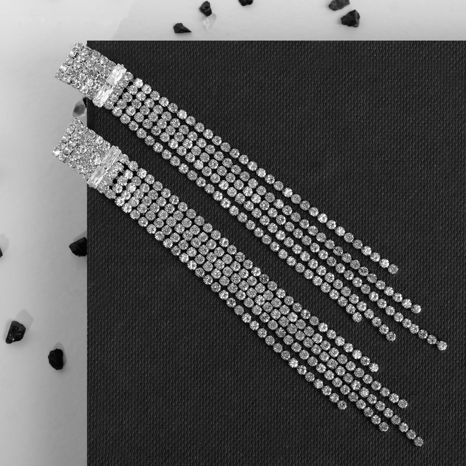 Серьги висячие со стразами 