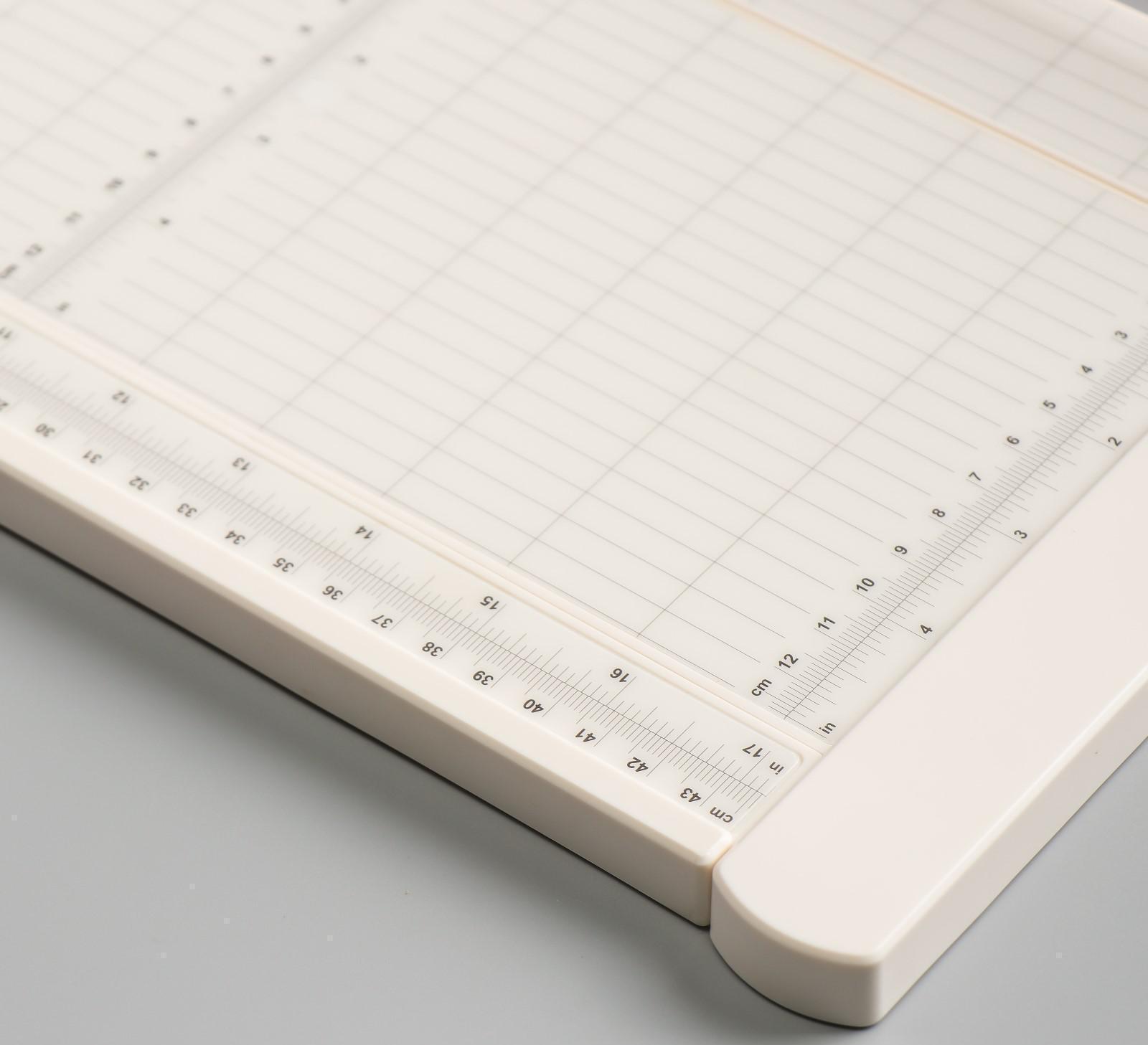 Резак и биговальная доска для бумаги пластик 2х21х38 см