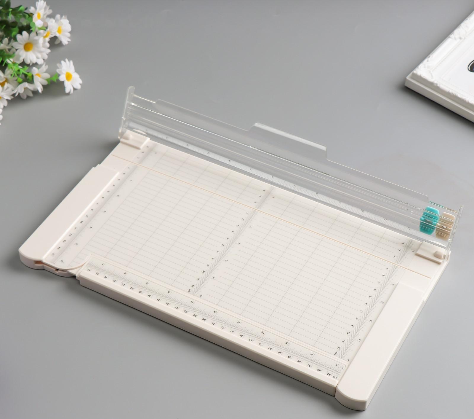 Резак и биговальная доска для бумаги пластик 2х21х38 см