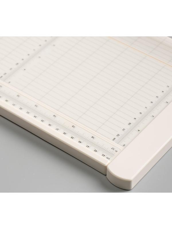 Резак и биговальная доска для бумаги пластик 2х21х38 см