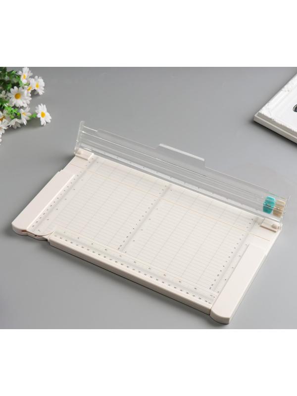 Резак и биговальная доска для бумаги пластик 2х21х38 см