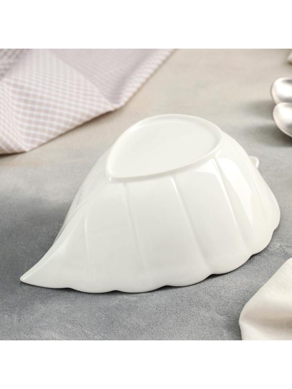 Супница керамическая «Лист», 26×17×12 см, цвет белый