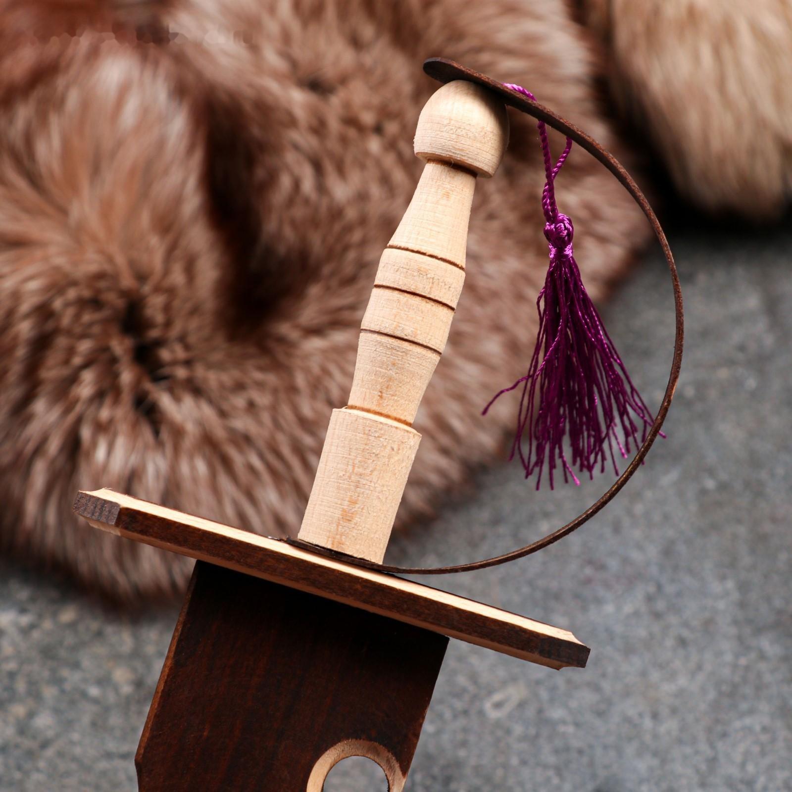 Сувенирное деревянное оружие 