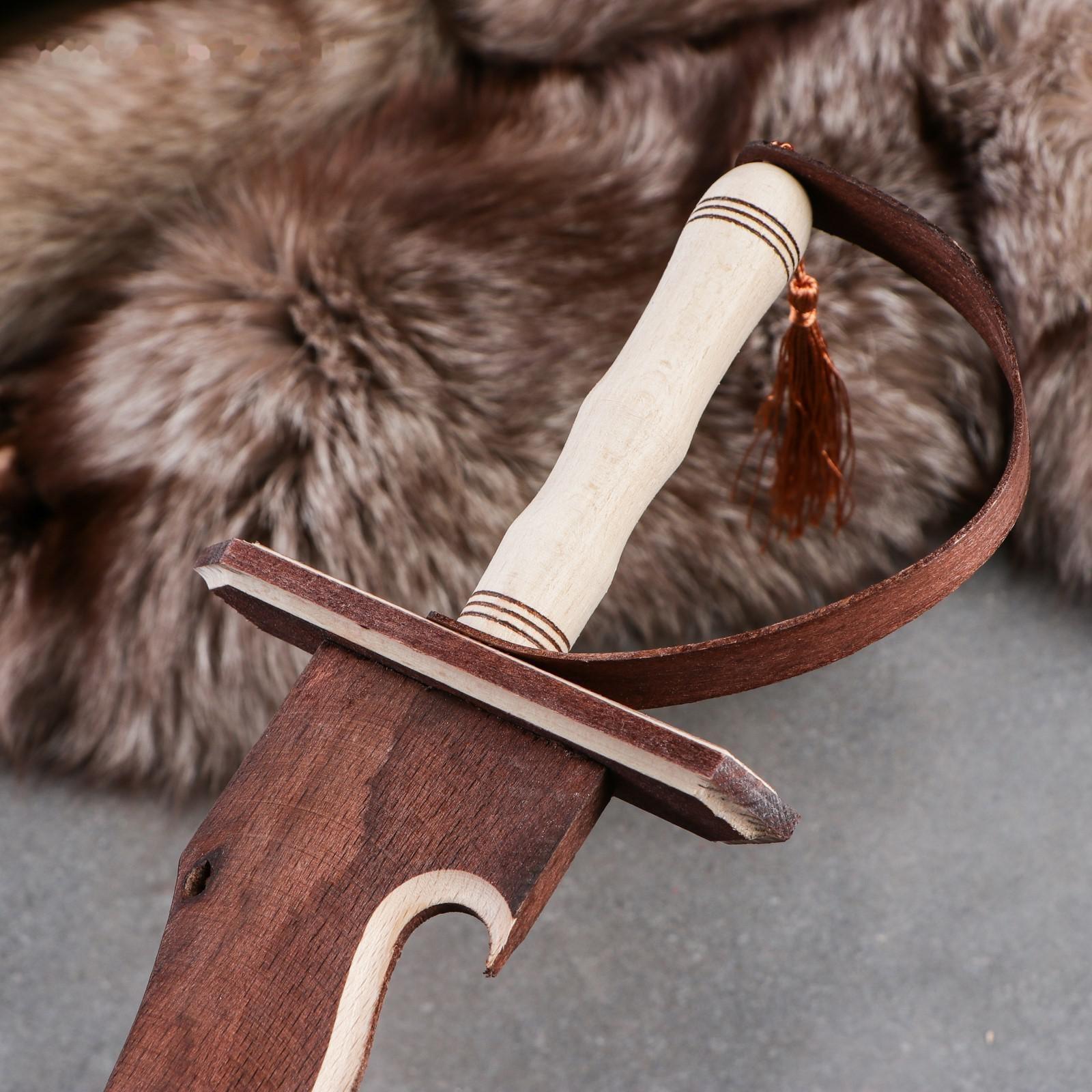 Сувенирное деревянное оружие 