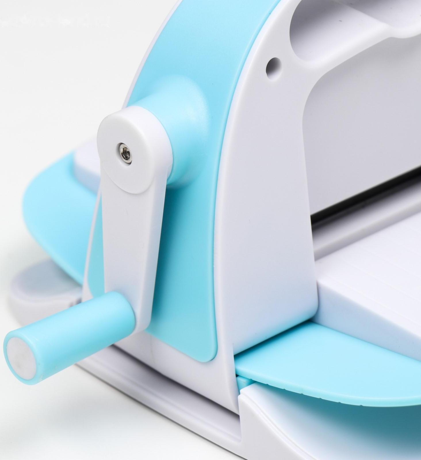 Машинка для вырубки и тиснения 11х16,5х15 + 2 пластины пластик